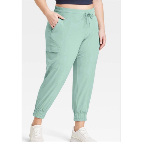 All in Motion Pants - Women’s Active Light Mid-Rise Cargo Joggers | All In Motion™ Sage Green XXL NWT
